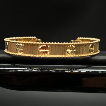 دستبند النگویی کارتیر لاو