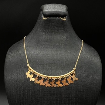 گردنی آویز پروانه